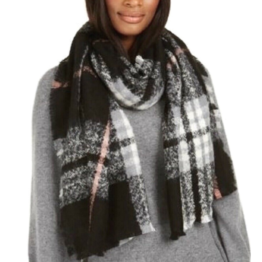 V. Fraas Bouclé Black Plaid Wrap